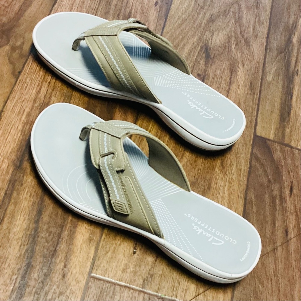Clarks Cloudsteppers Arla Glitz Taupe Grey Thong Sandals Womens - Picture 9 of 9